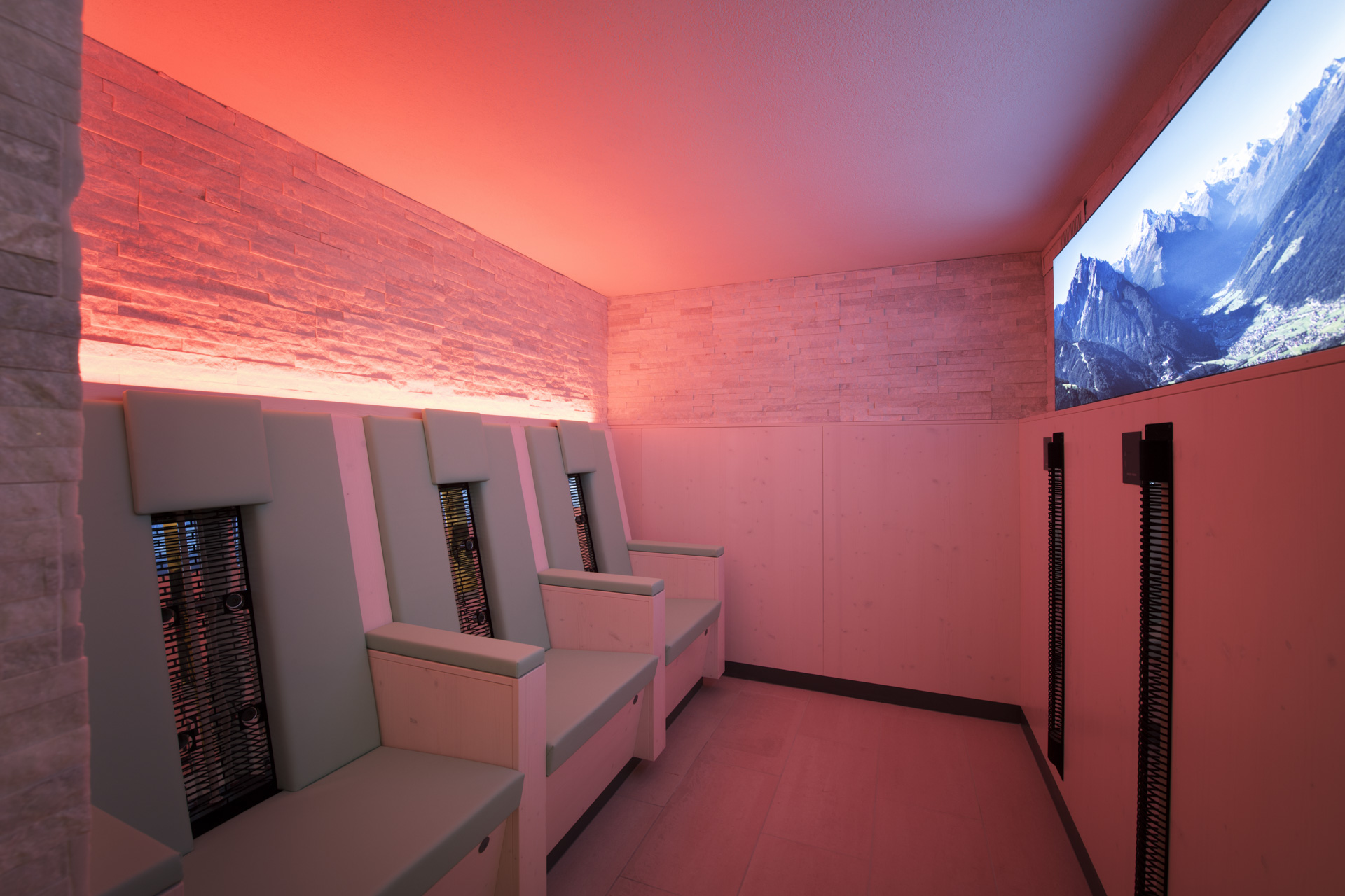 Infrarotstühle im Wellnessbereich im Hotel Angelika